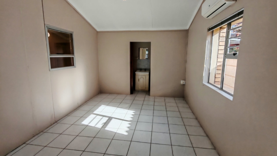 4 Bedroom Property for Sale in Boland Park Western Cape